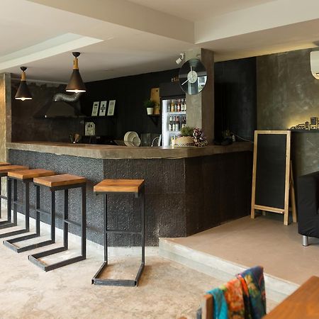 Revolution Hostel Asoke Bangkok Dış mekan fotoğraf