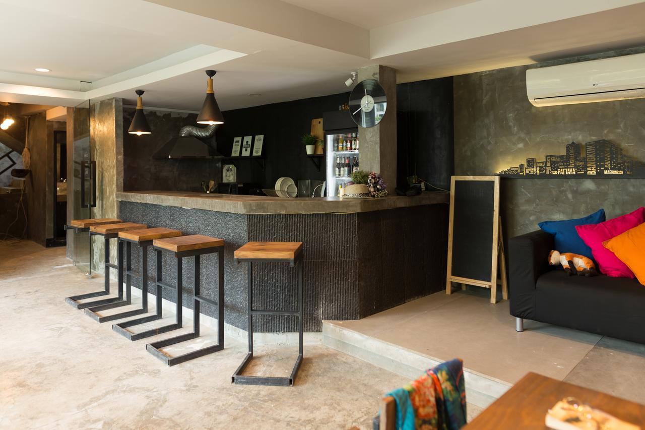 Revolution Hostel Asoke Bangkok Dış mekan fotoğraf
