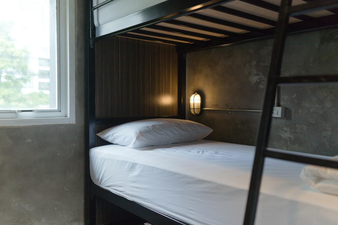 Revolution Hostel Asoke Bangkok Dış mekan fotoğraf