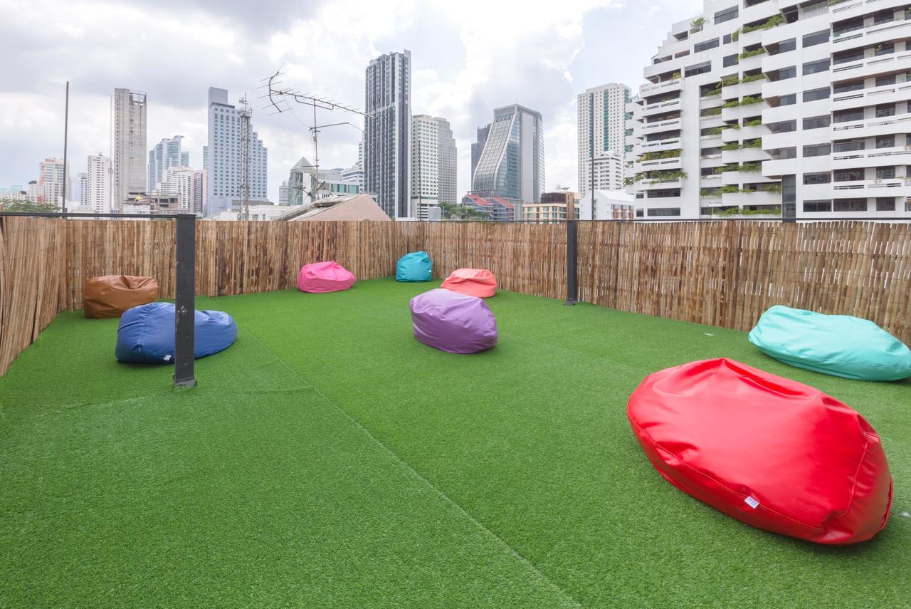 Revolution Hostel Asoke Bangkok Dış mekan fotoğraf