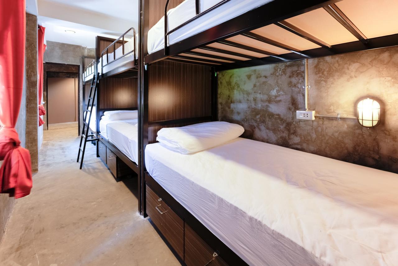 Revolution Hostel Asoke Bangkok Dış mekan fotoğraf