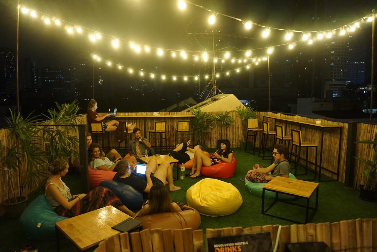 Revolution Hostel Asoke Bangkok Dış mekan fotoğraf